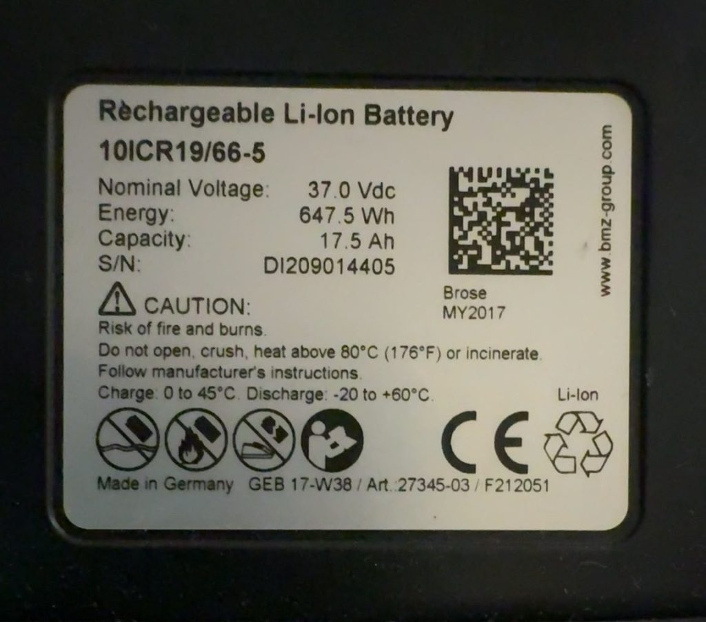 La etiqueta de la bateria que no funcionaba. Dice informacion importante como voltaje y amp hours